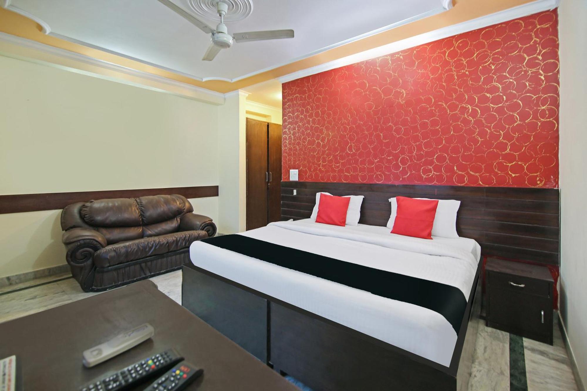 Capital O Tipsyy Near Aravali Biodiversity Park Ґурґаон Екстер'єр фото